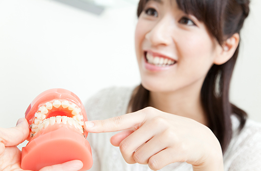 歯並びの乱れは、なぜ治す必要があるの？